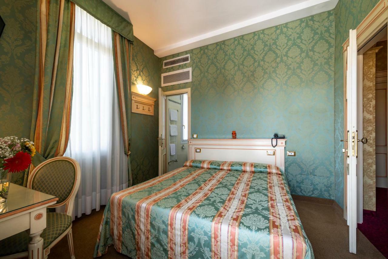 Hotel Villa Delle Palme Venedik-Lido Dış mekan fotoğraf